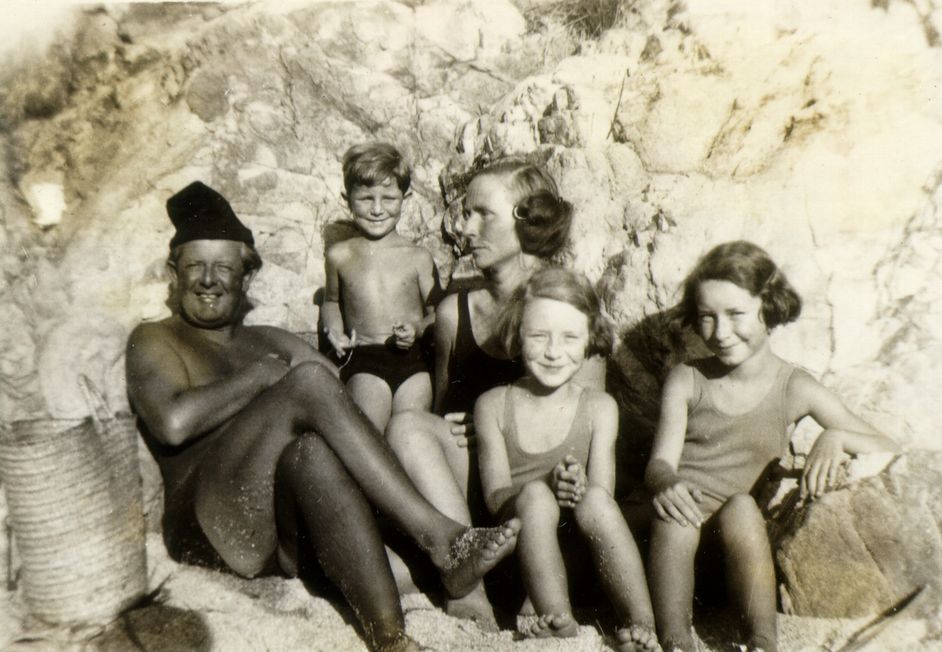 La famille Piaget en vacances. Phototheque UNIGE